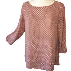 GORGEOUS TUNIC W/ 3/4 SLEEVES & ROUND NECKLINE, EXPOSED ZIPPER,…